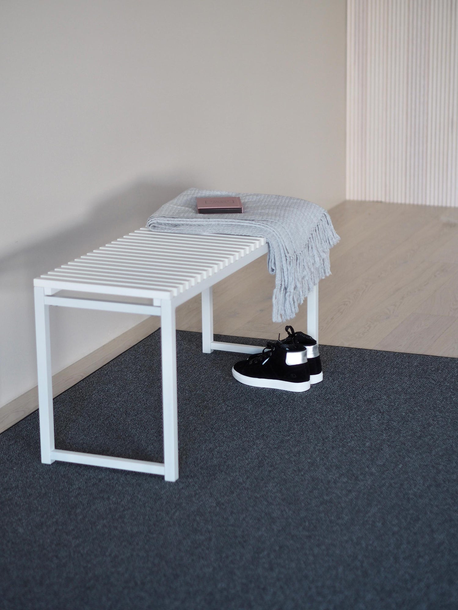 Vm Carpet Routa matto tummanharmaa