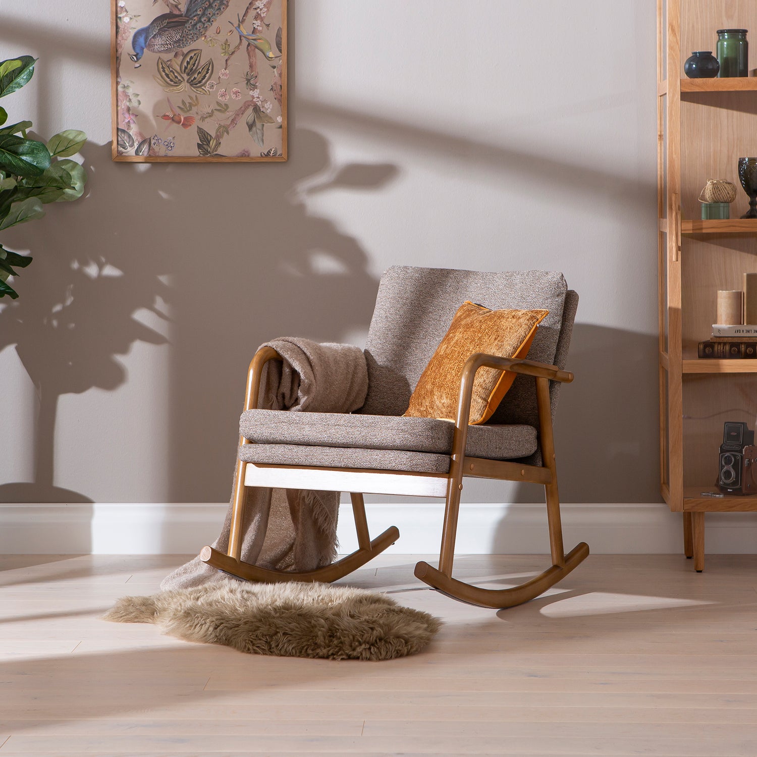 Swan keinutuoli ruskea