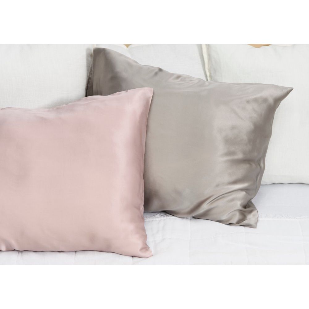 Fanni K Tyynyliina Silk