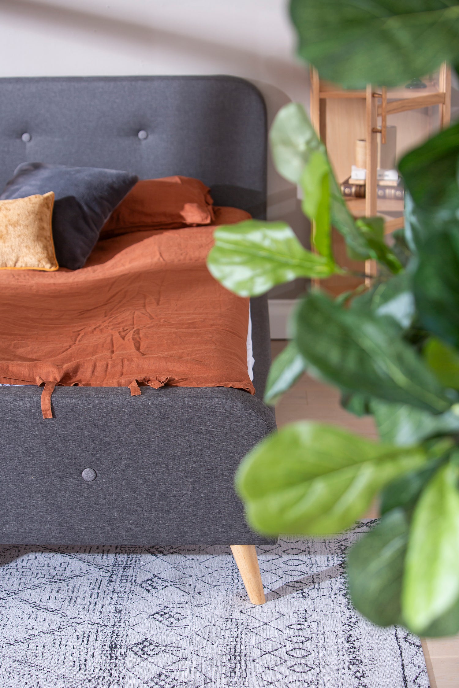 Hemma sängyn runko harmaa 160cm