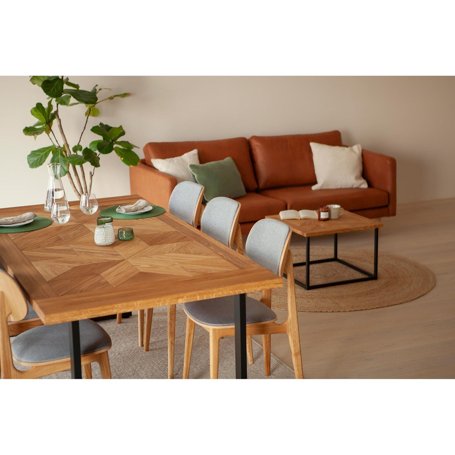 Scandic Collection Copenhagen 3-istuttava, Kentucky konjakki-3-istuttava sohva-Scandic collection-Ryhdikäs-Tukeva-Skandinaavinen-Finlandia Living