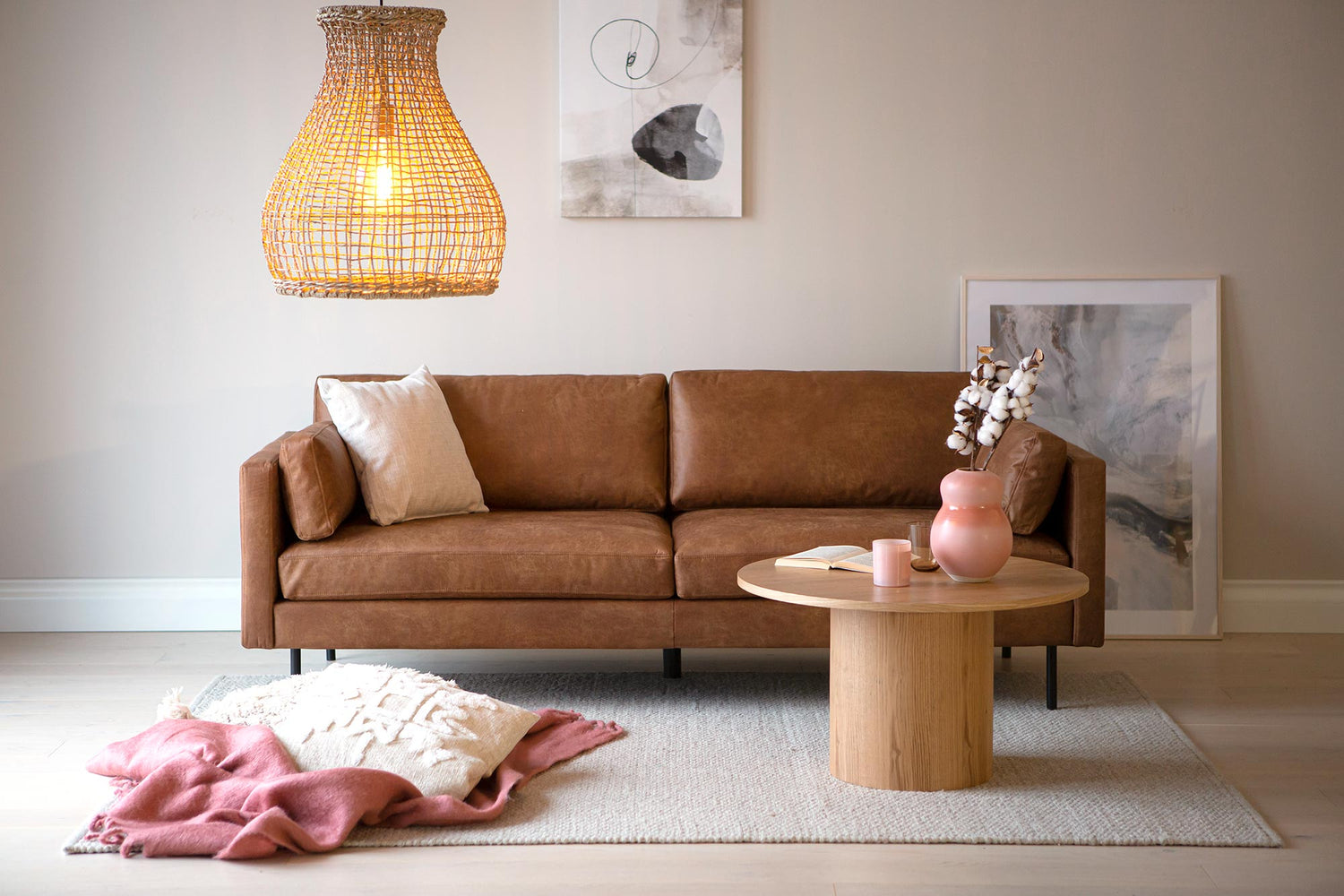 Scandic Collection Copenhagen Nordic 3-istuttava, bonded konjakki-3-istuttava sohva-Scandic collection-Ryhdikäs-Tukeva-Skandinaavinen-Finlandia Living