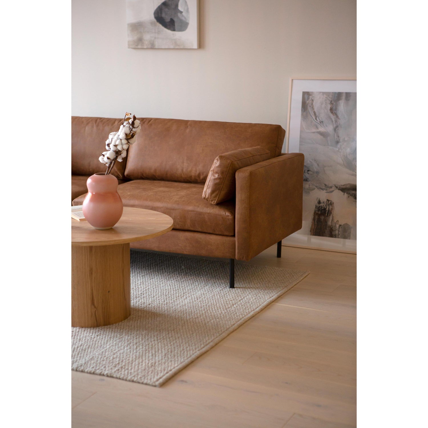 Scandic Collection Copenhagen Nordic 3-istuttava, bonded konjakki-3-istuttava sohva-Scandic collection-Ryhdikäs-Tukeva-Skandinaavinen-Finlandia Living