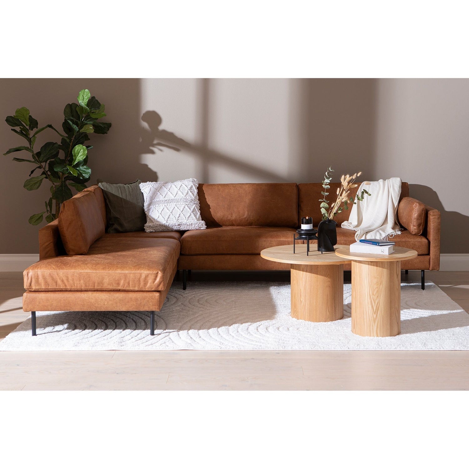 Scandic Collection Copenhagen Nordic avokulmasohva, bonded konjakki-Avokulma sohva-Scandic collection-Ryhdikäs-Tukeva-Skandinaavinen-Finlandia Living