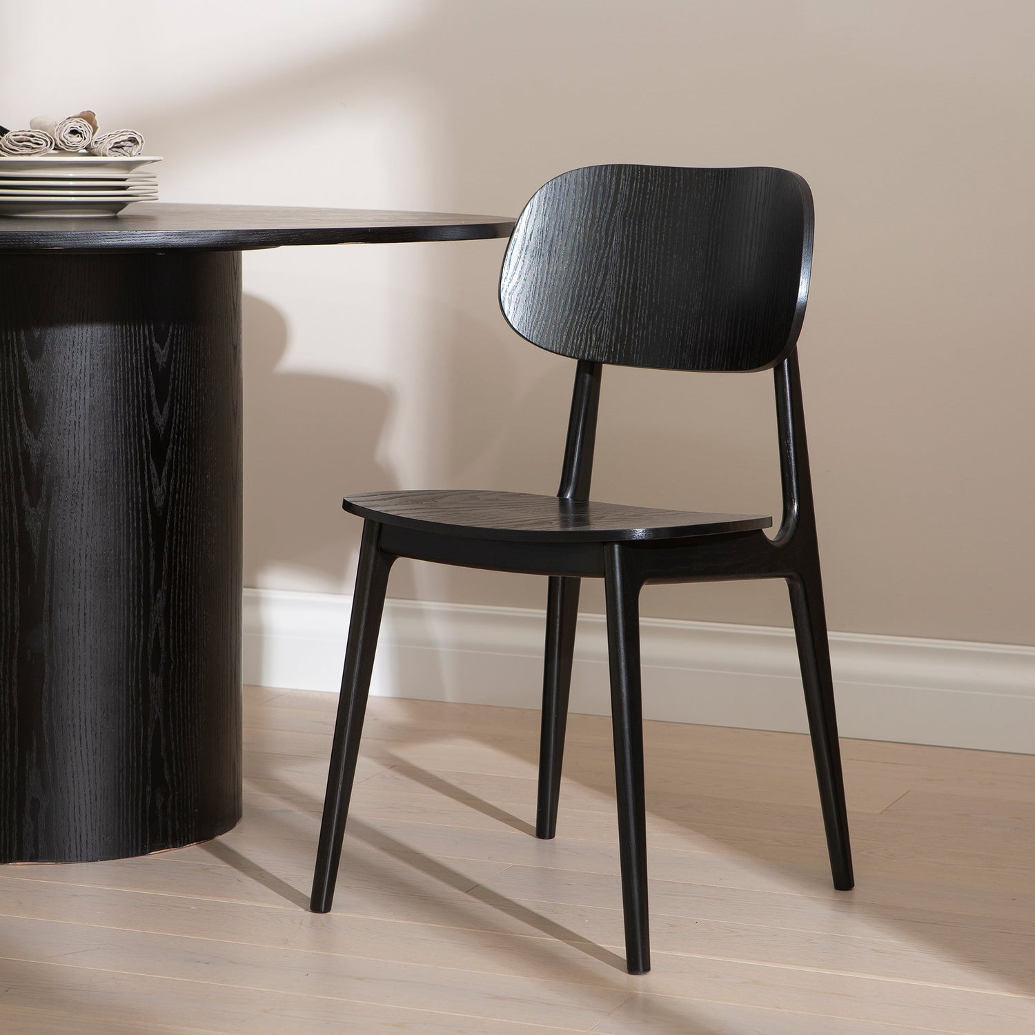 Starburst ruokatuoli musta saarni