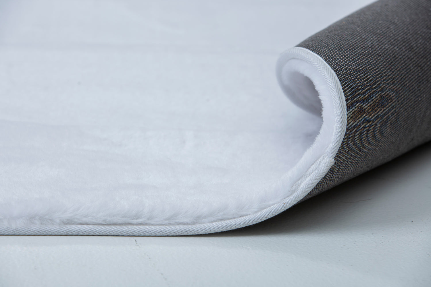 Pehmo matto valkoinen