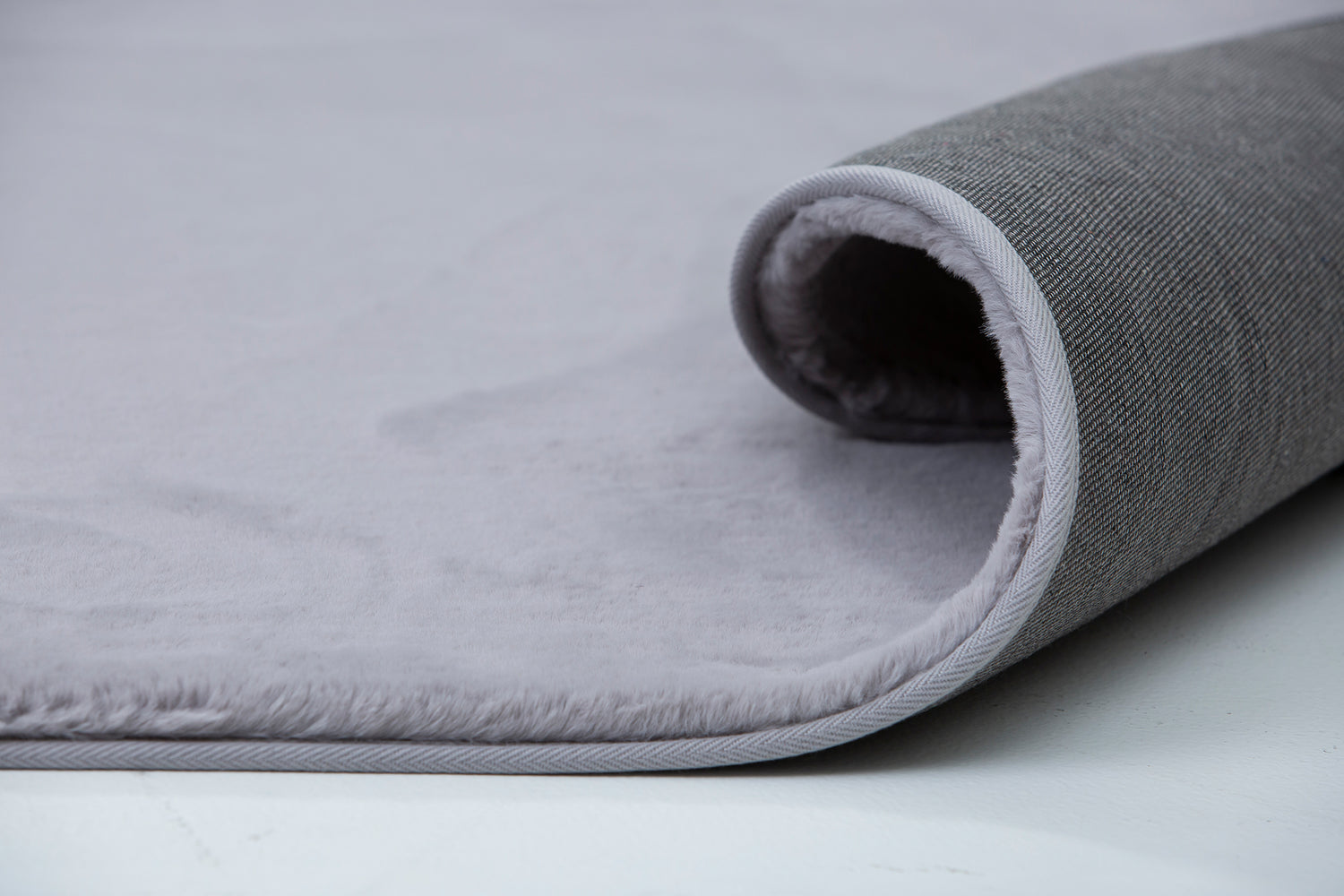 Pehmo matto vaaleanharmaa