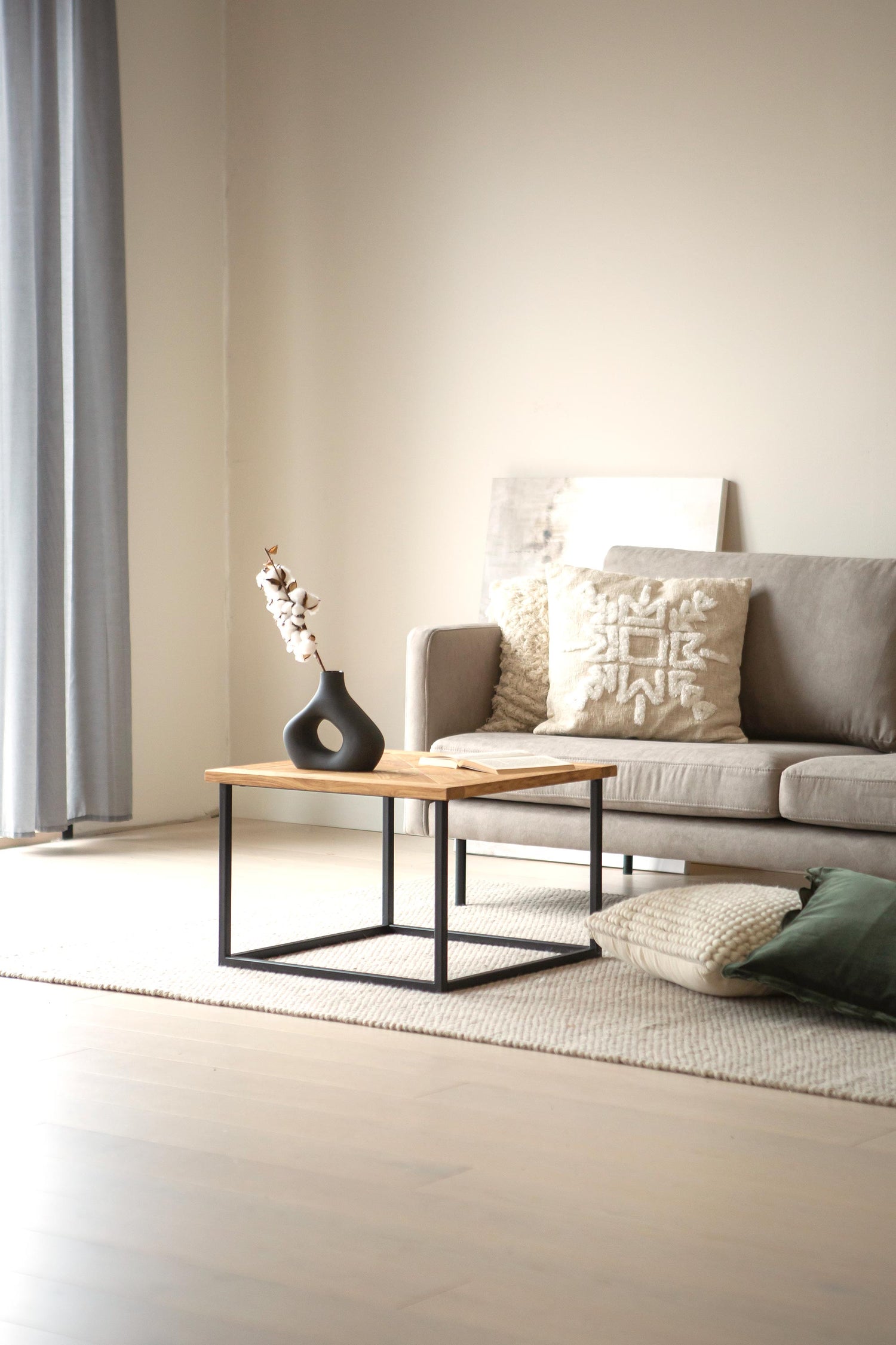 Scandic Collection Copenhagen 3-istuttava, Soro greige-3-istuttava sohva-Scandic collection-Ryhdikäs-Tukeva-Skandinaavinen-Finlandia Living